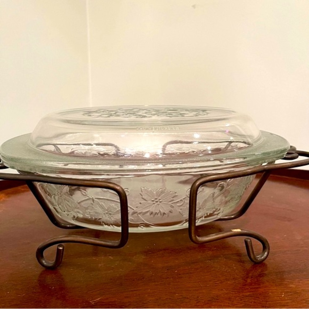 Princess House Fantasia 1.5 Qt Oval Covered Casserole & Metal Holder